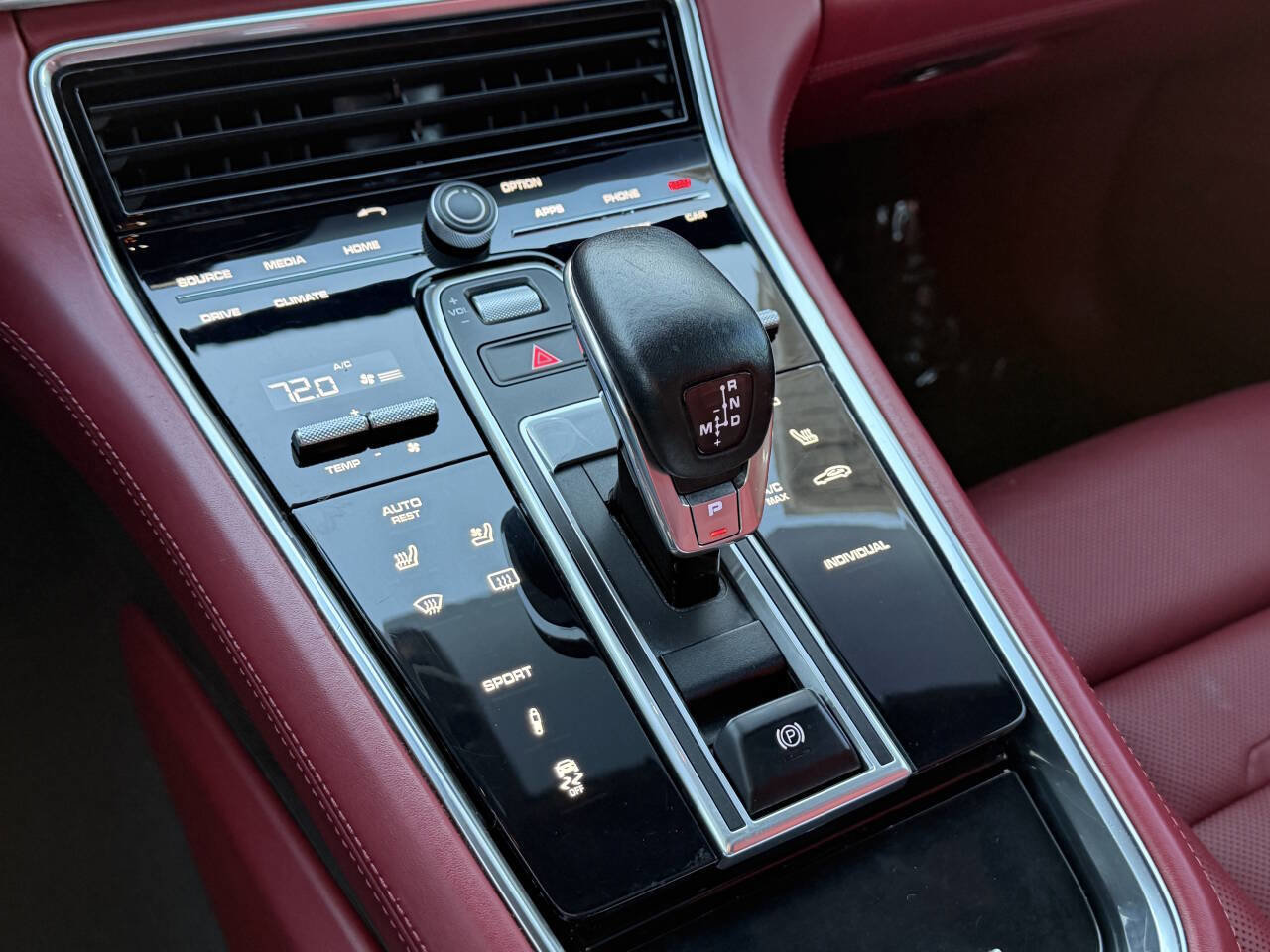 Used 2017 Porsche Panamera image 27