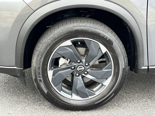 Used 2025 Nissan Rogue SV image 11