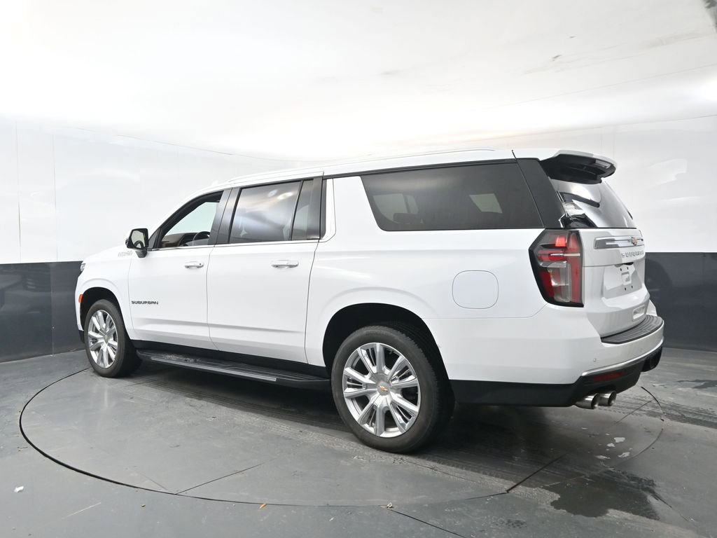 Used 2024 Chevrolet Suburban High Country image 3
