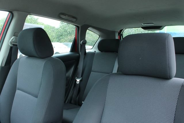 Used 2006 Pontiac Vibe w/ Preferred Package FWD image 14