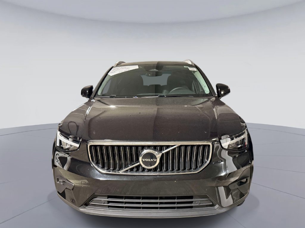 Used 2023 Volvo XC40 B5 Ultimate w/ Protection Package Premier AWD/4WD image 2