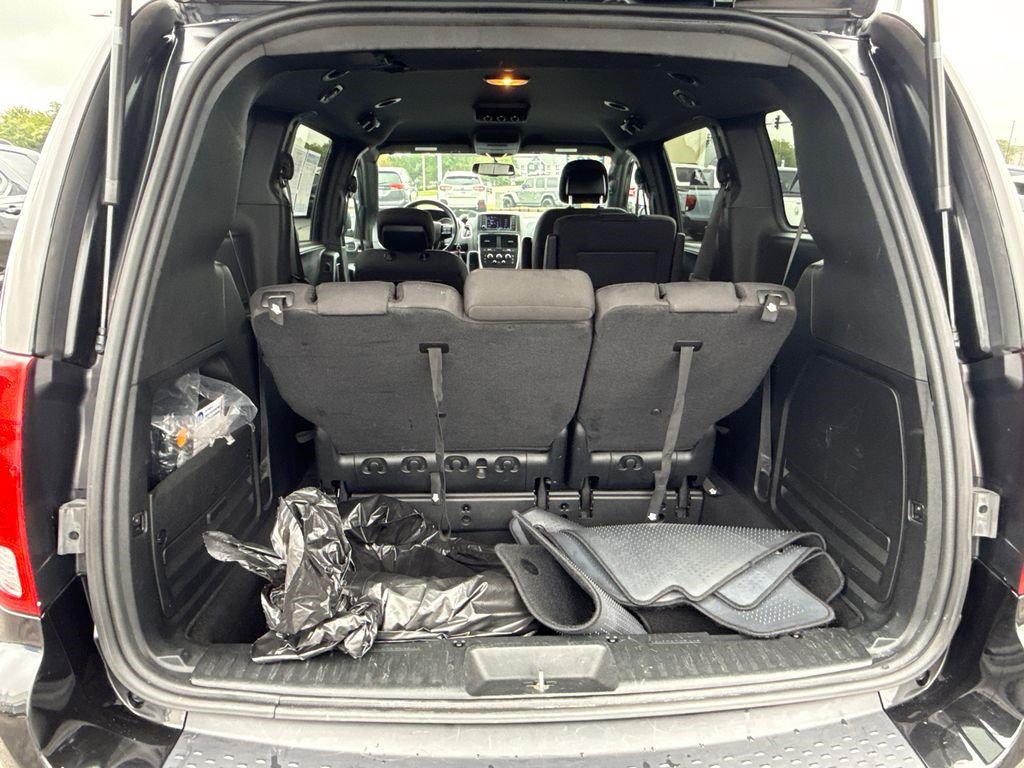 Used 2018 Dodge Grand Caravan SE FWD image 16