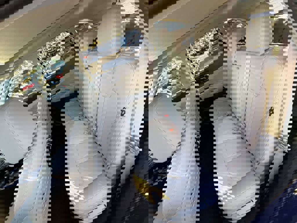 Used 2025 Kia Sorento S w/ Panoramic Sunroof Package image 14