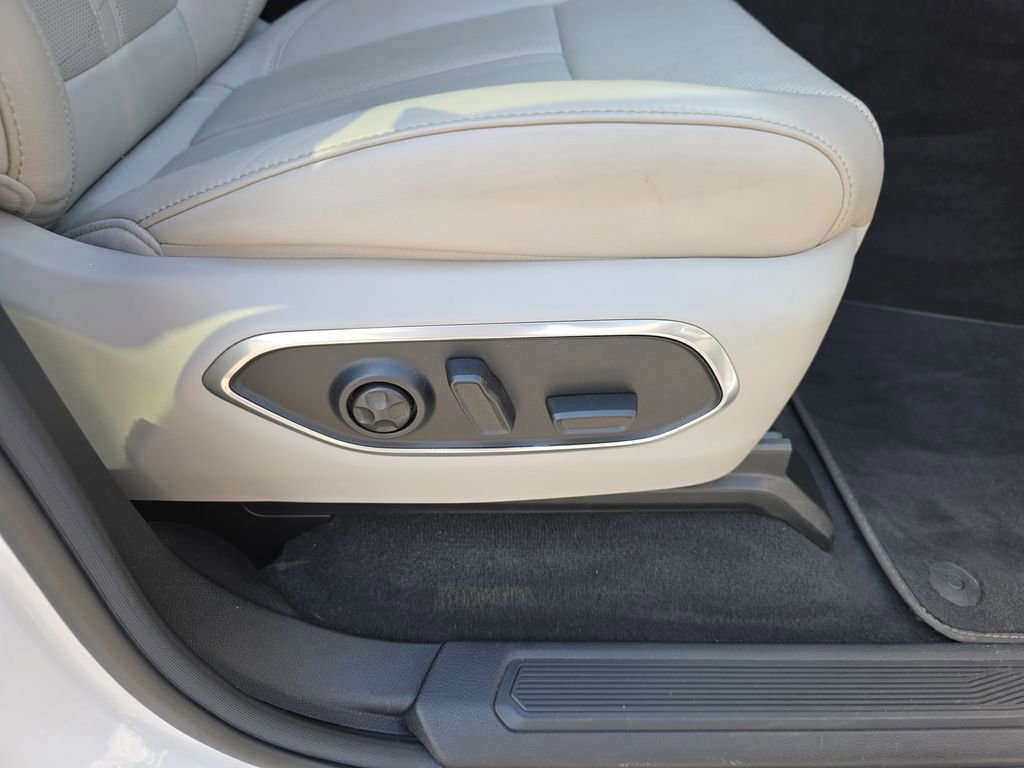 Used 2022 Jeep Wagoneer Series III w/ Flexible Seating Group image 39