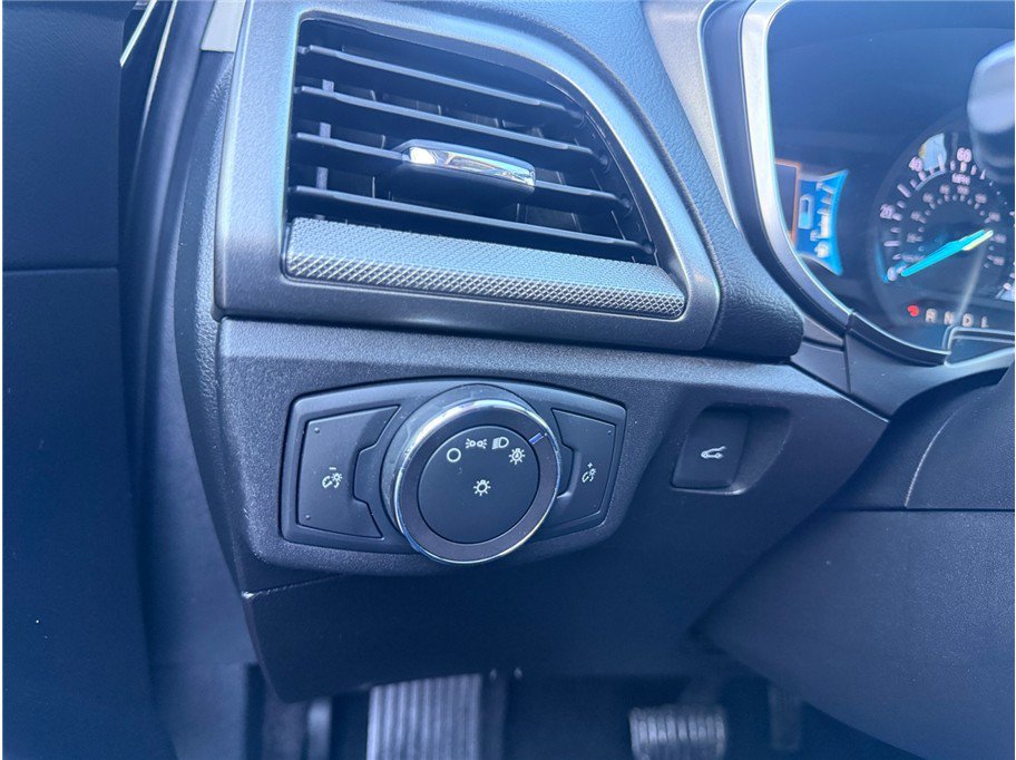 Used 2019 Ford Fusion SE FWD image 28