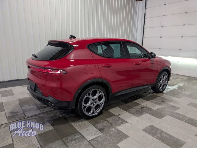 Used 2024 Alfa Romeo Tonale Veloce w/ Premium Interior Package image 4