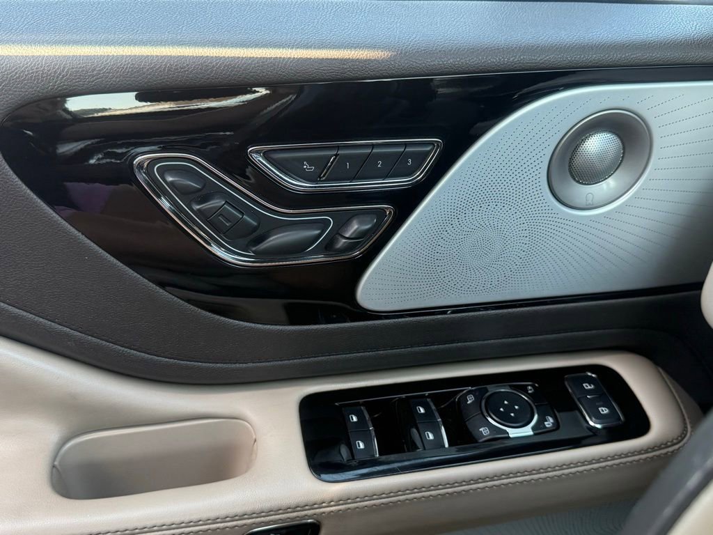 Used 2023 Lincoln Aviator Reserve w/ Equipment Group 201A image 27