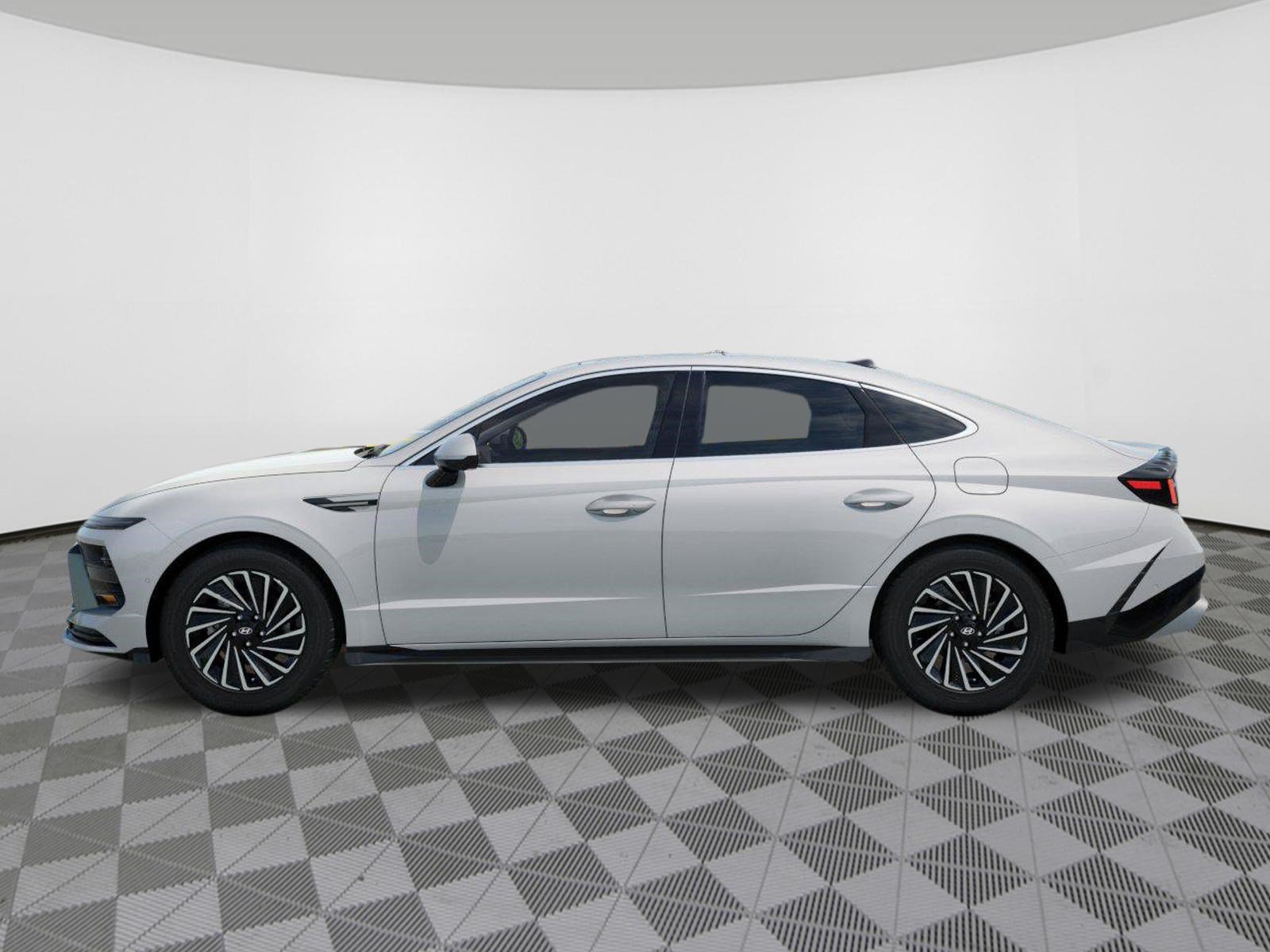New 2026 Hyundai Sonata Limited FWD image 3
