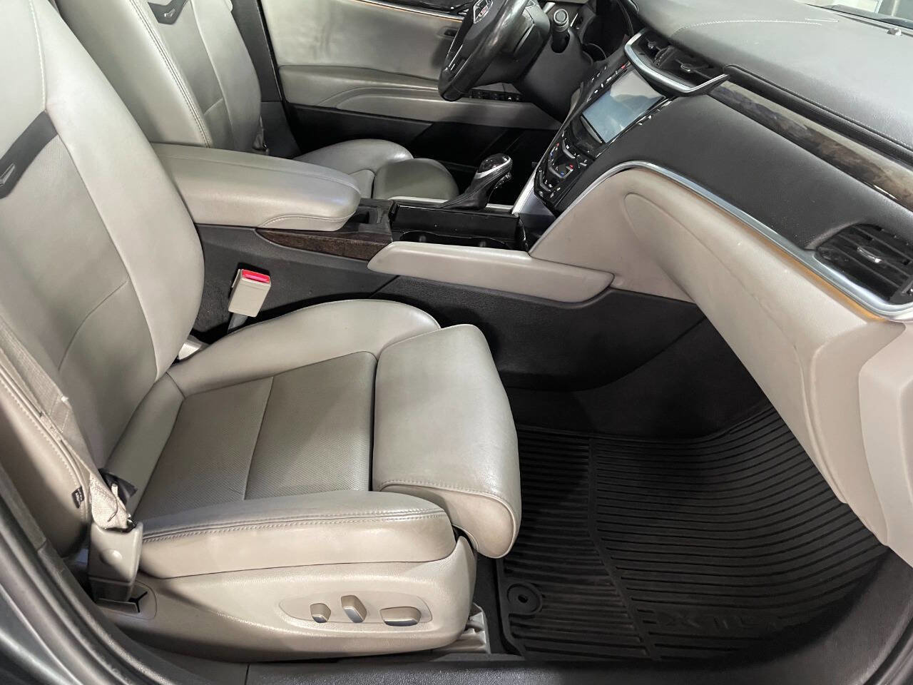 Used 2013 Cadillac XTS Luxury w/ Driver Awareness Package image 30