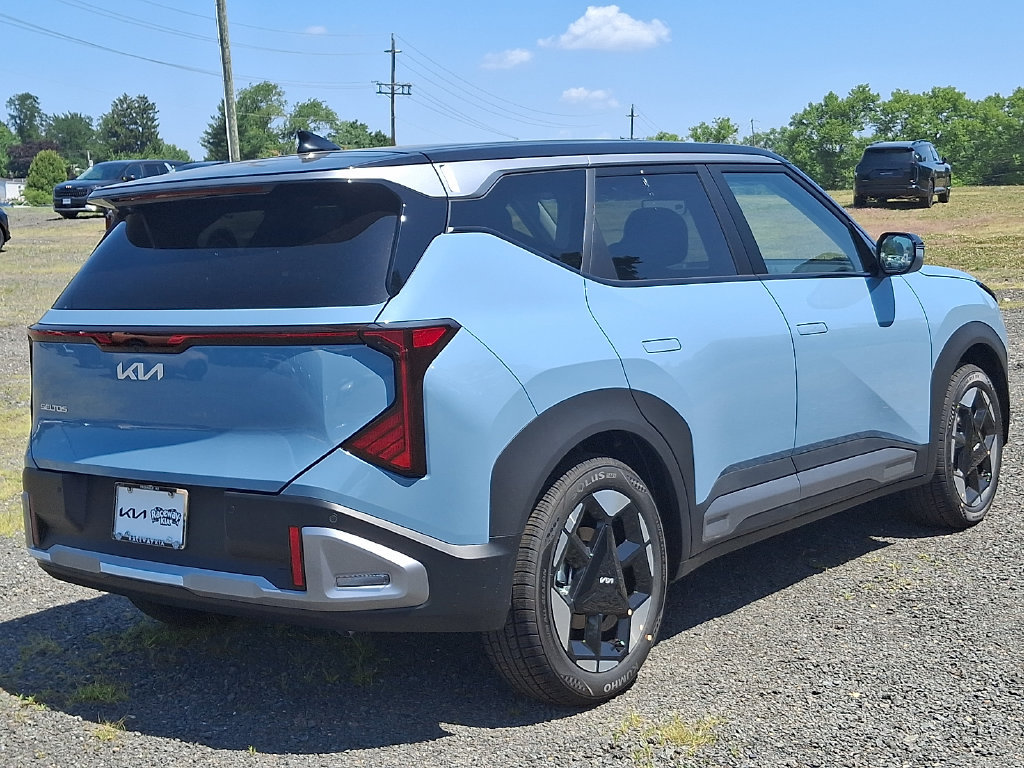 New 2027 Kia Seltos S FWD image 4