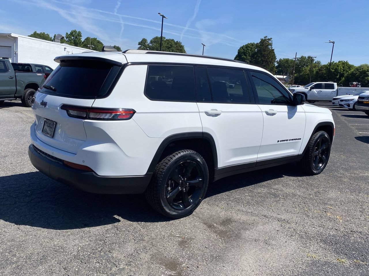 Used 2023 Jeep Grand Cherokee L Laredo RWD image 6