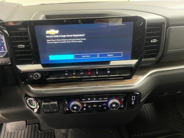 Used 2025 Chevrolet Silverado 1500 LT AWD/4WD image 16