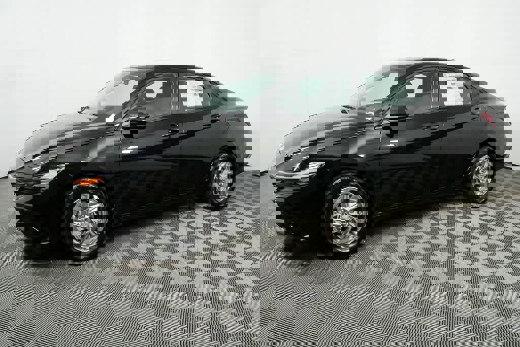 New 2026 Hyundai Elantra SE image 2