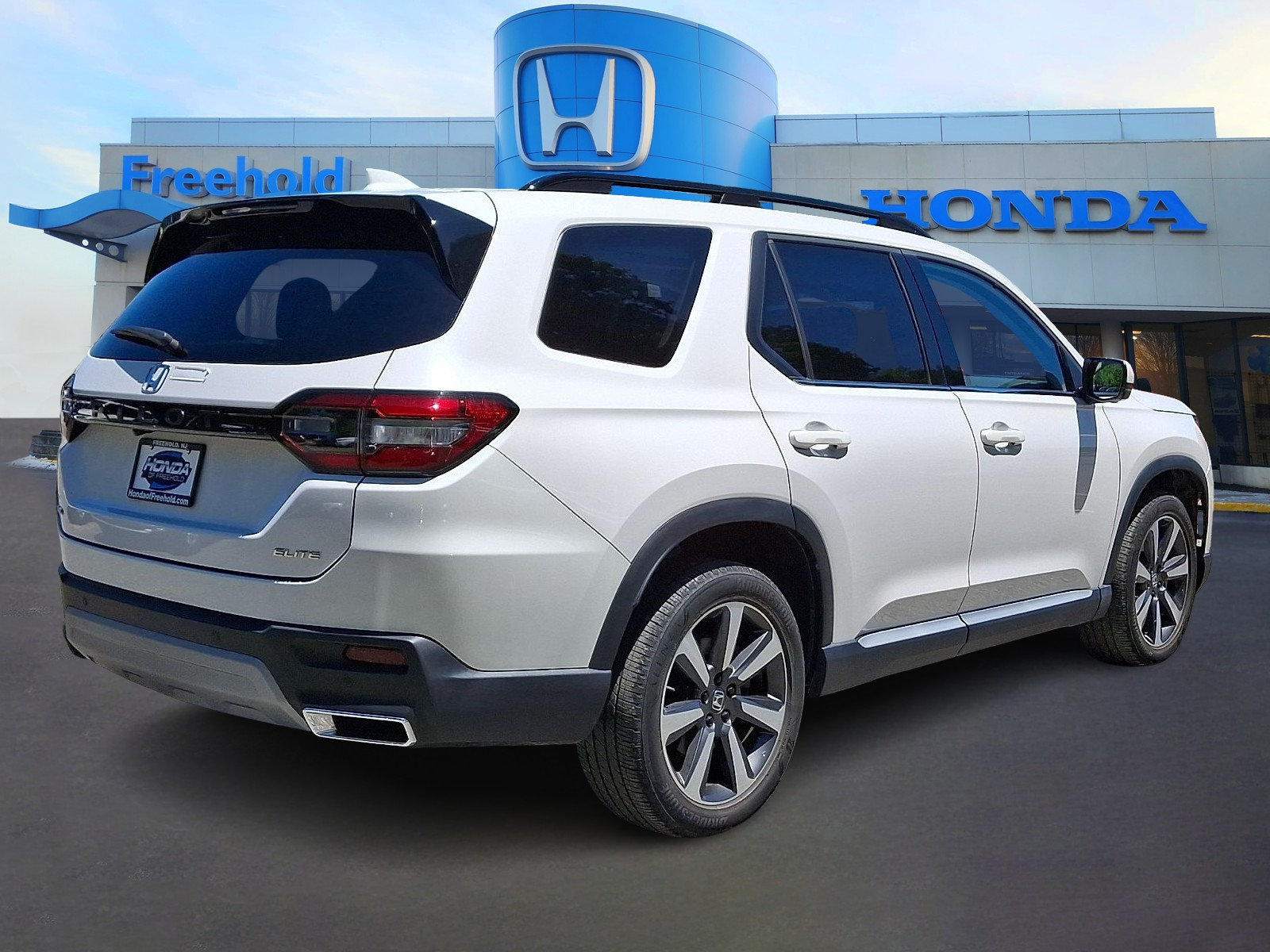 Used 2024 Honda Pilot Elite image 7