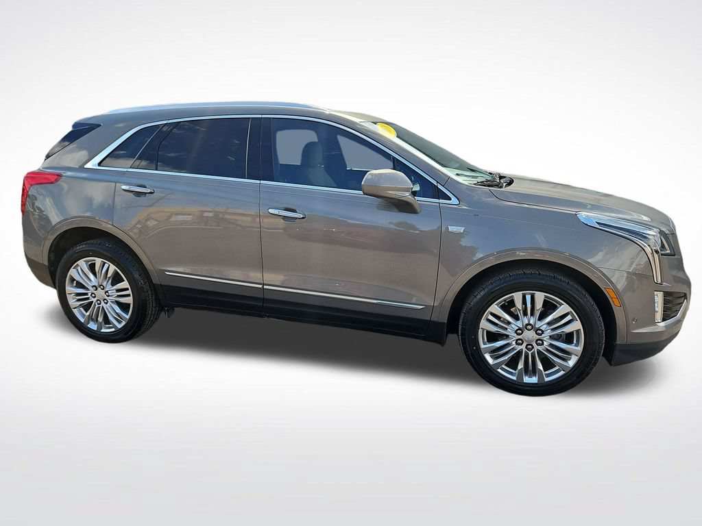 Used 2018 Cadillac XT5 Premium Luxury w/ Driver Assist Package FWD image 6