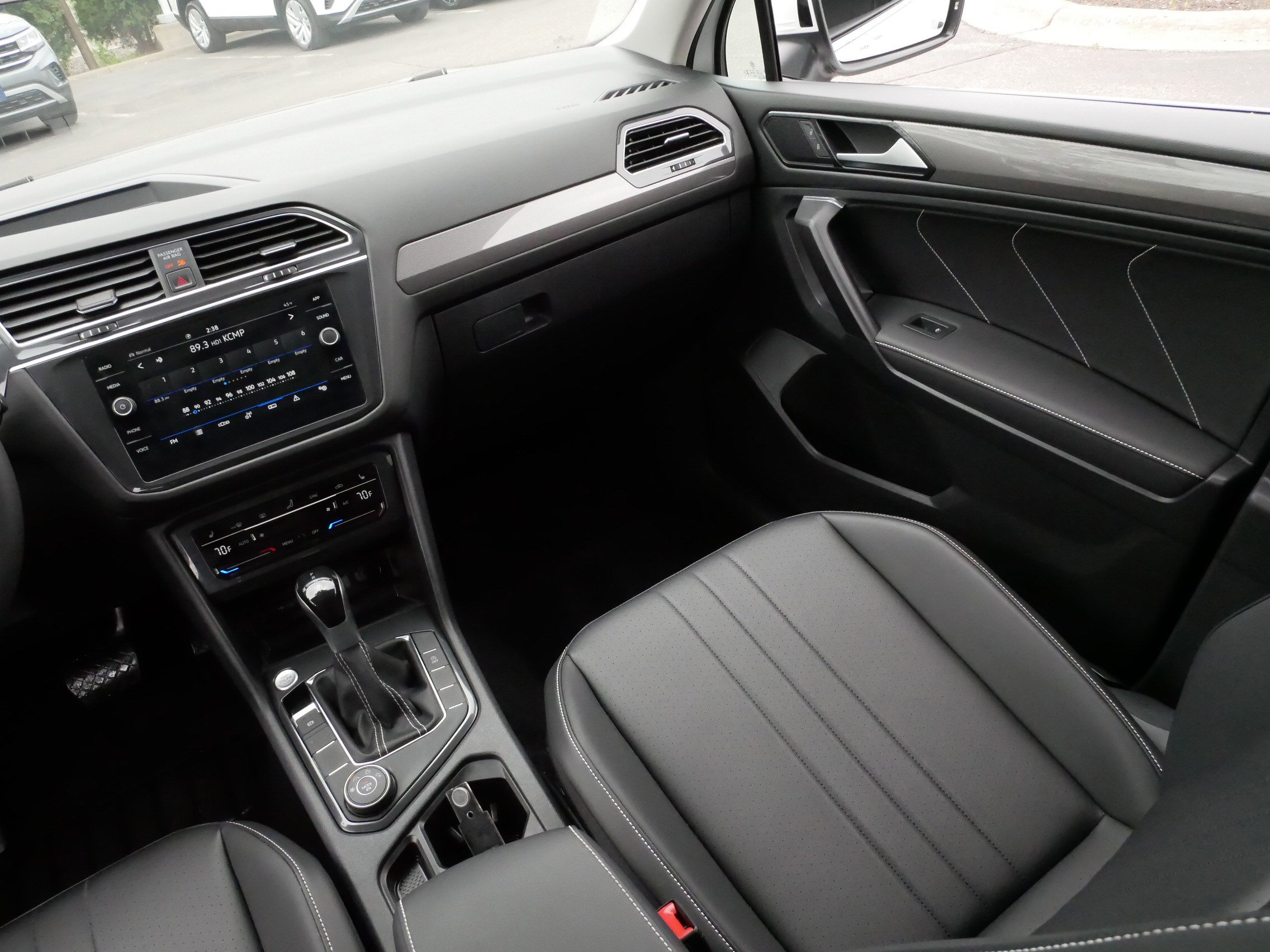 Certified 2023 Volkswagen Tiguan SE w/ Panoramic Sunroof Package AWD/4WD image 11