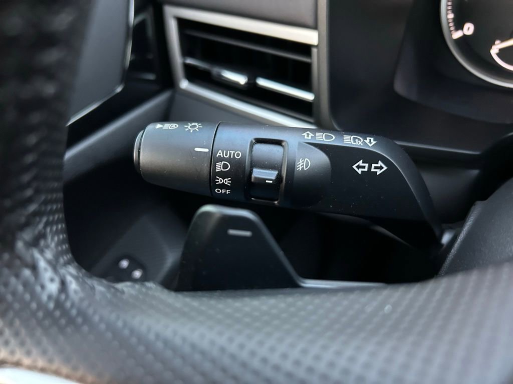 Used 2025 Mitsubishi Outlander SE image 22