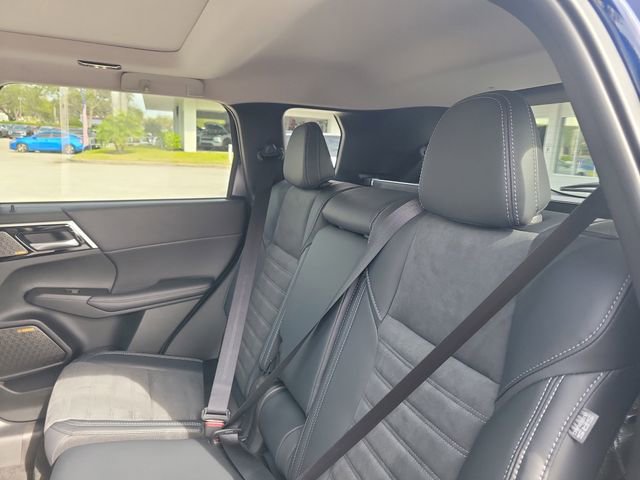 New 2026 Mitsubishi Outlander SE image 13