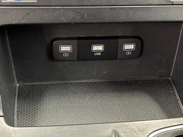 Used 2024 Kia Carnival LX FWD image 31
