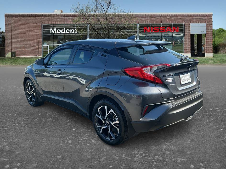 Used 2021 Toyota C-HR XLE FWD image 2