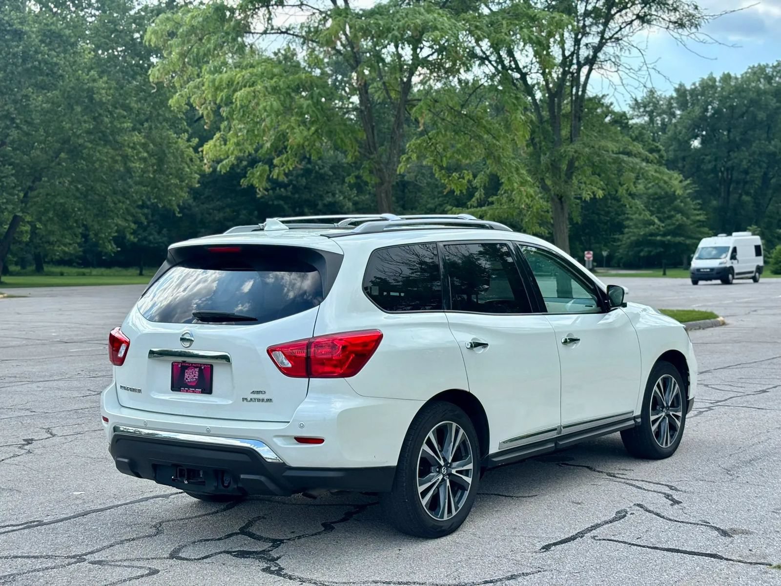 Used 2019 Nissan Pathfinder Platinum AWD/4WD image 5