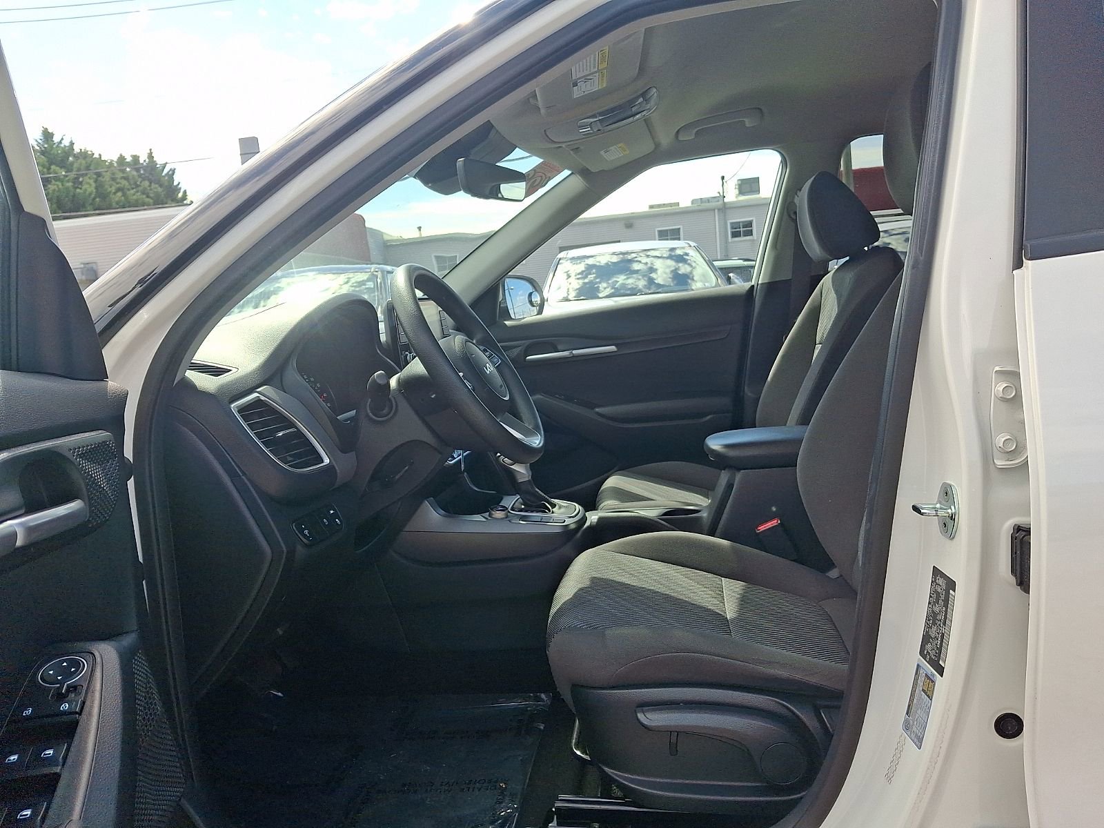 Used 2023 Kia Seltos LX AWD/4WD image 13