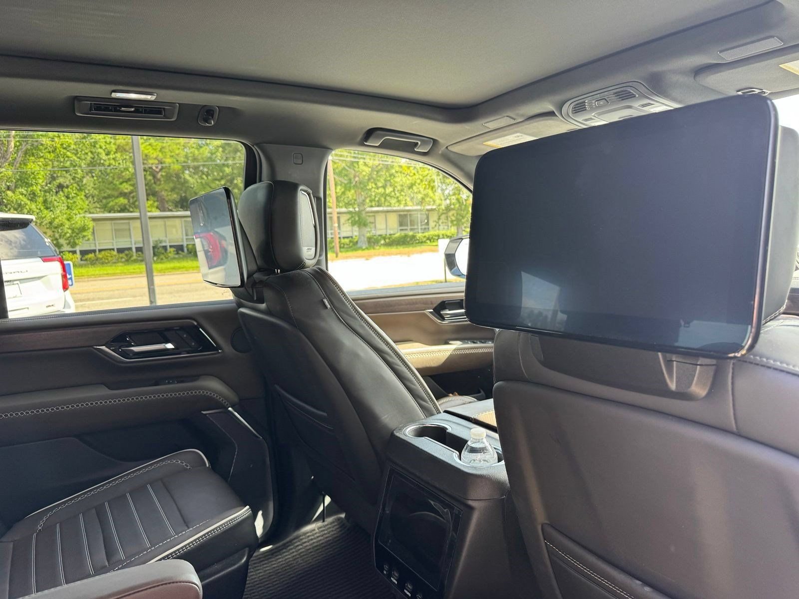 Certified 2025 GMC Yukon Denali Ultimate AWD/4WD image 29