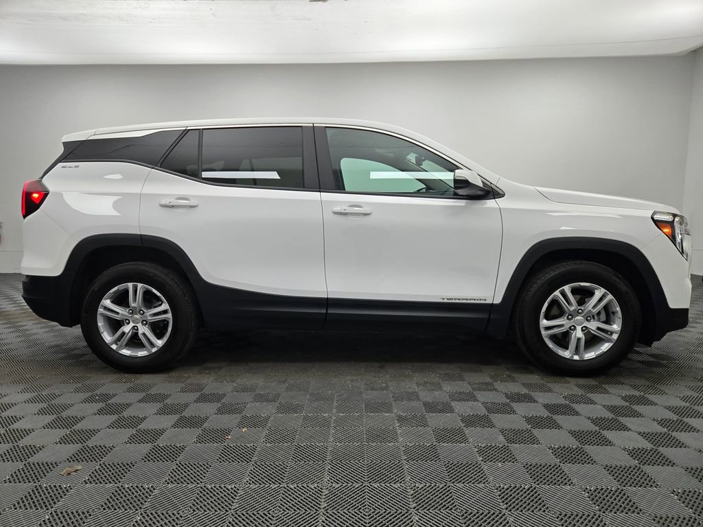 Used 2023 GMC Terrain SLE image 8