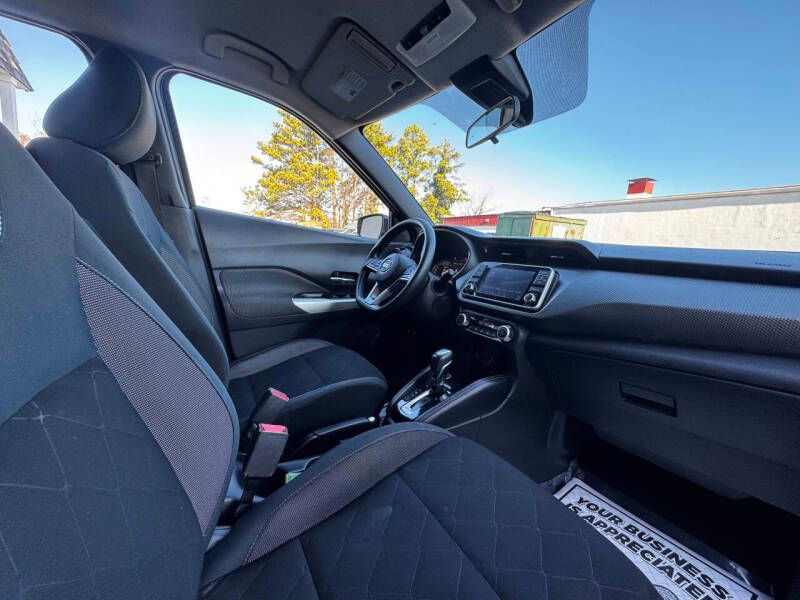 Used 2020 Nissan Kicks SV image 14