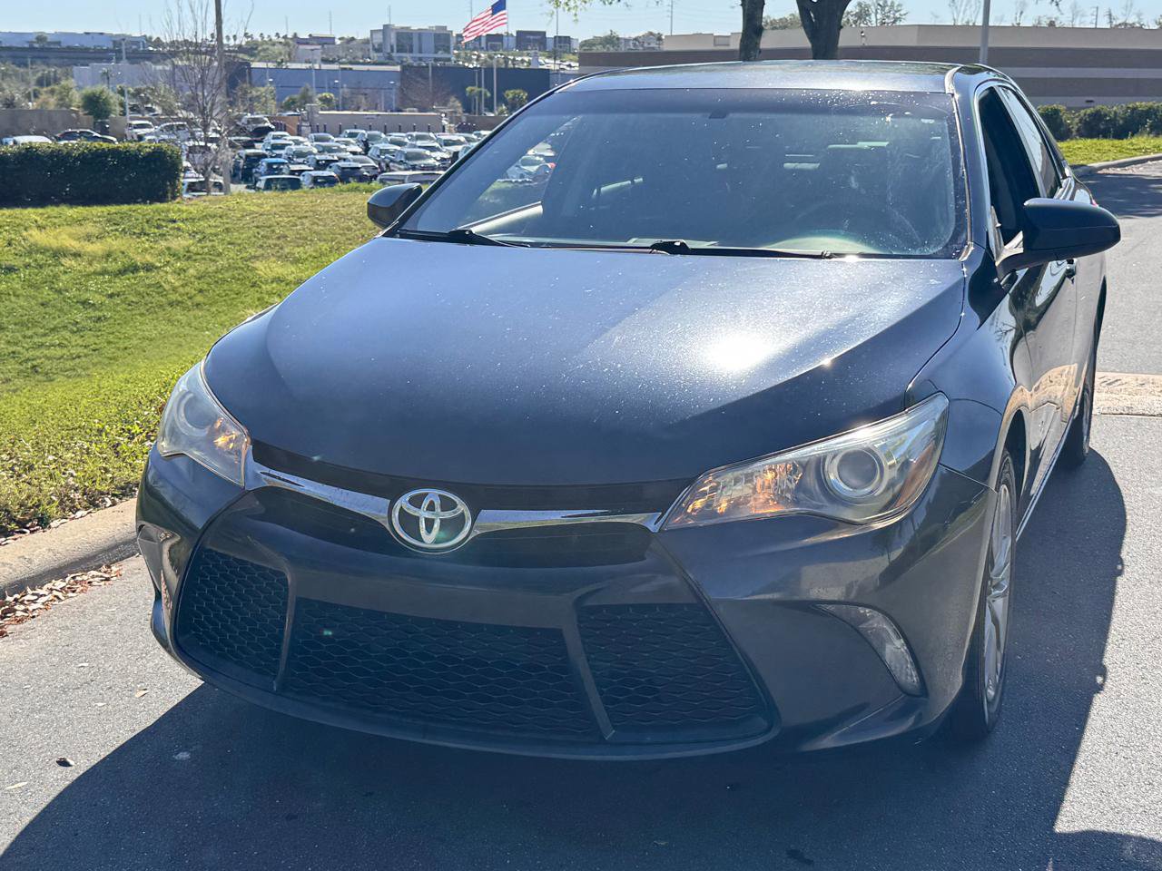 Used 2017 Toyota Camry SE image 4