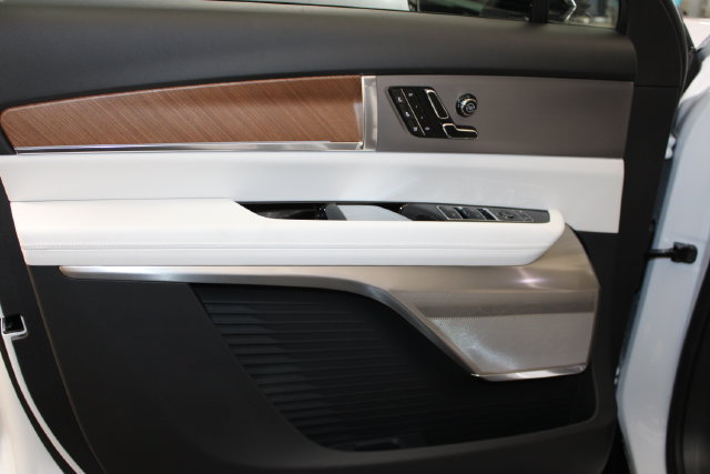 New 2027 Cadillac Vistiq Luxury AWD/4WD image 31
