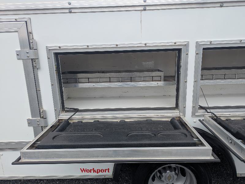 Used 2023 Chevrolet Express 4500 w/ Power Convenience Package RWD image 5