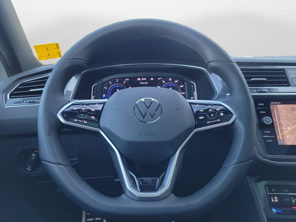 Certified 2022 Volkswagen Tiguan SEL R-Line AWD/4WD image 13
