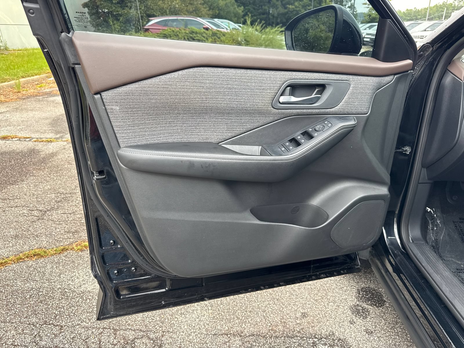 Used 2023 Nissan Rogue SV FWD image 10