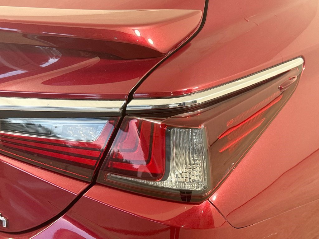 Used 2020 Lexus ES 300h w/ Premium Package FWD image 33