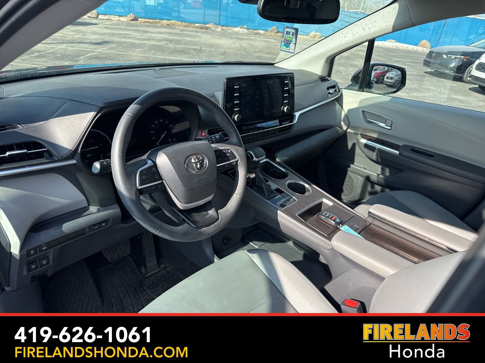 Used 2024 Toyota Sienna XLE image 16