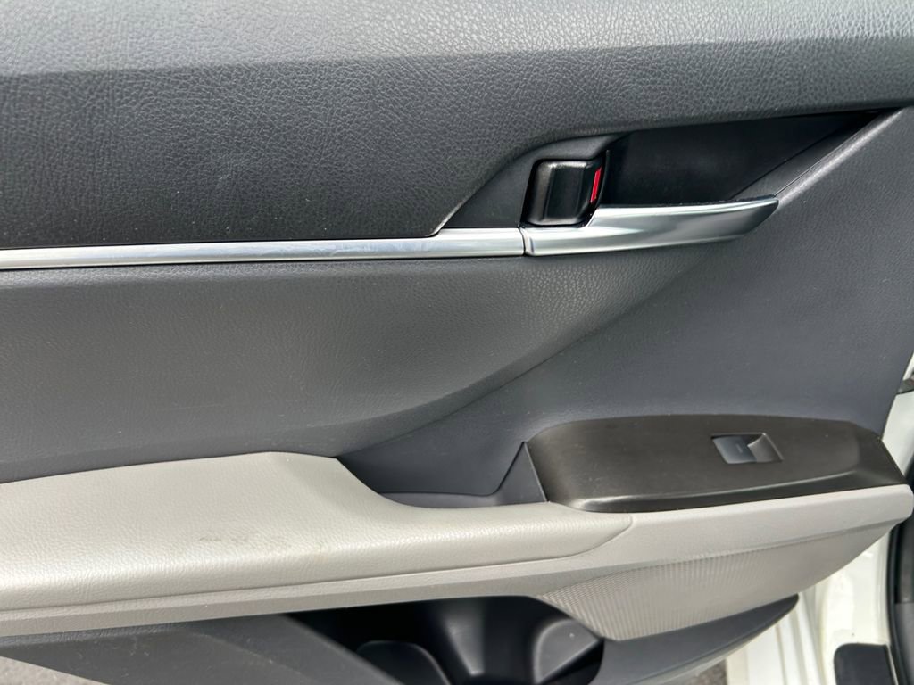 Used 2022 Toyota Camry LE FWD image 16