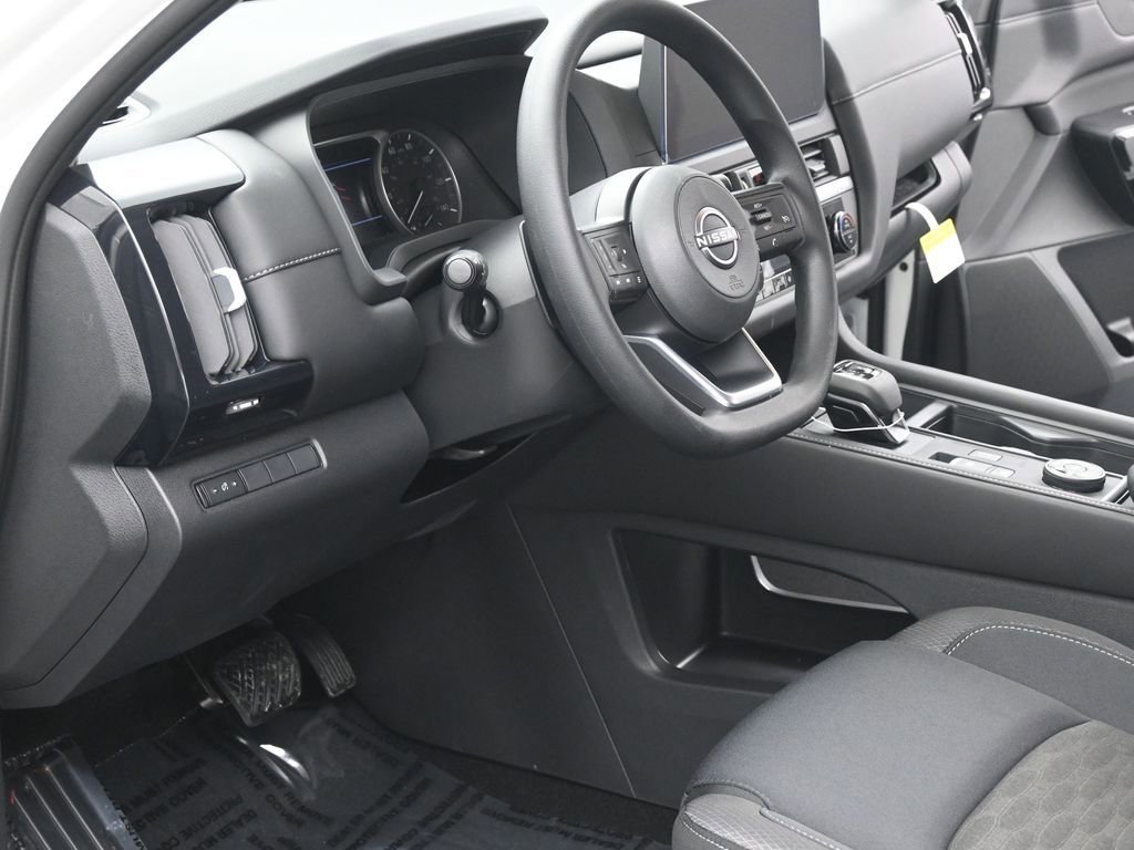 New 2026 Nissan Pathfinder S image 8