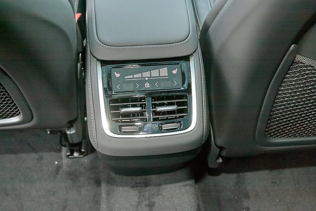 New 2026 Volvo XC90 B6 Ultra w/ Protection Package image 24