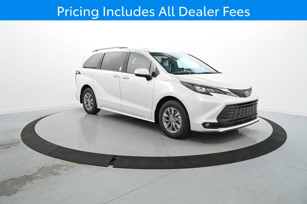 New 2026 Toyota Sienna XLE FWD image 3