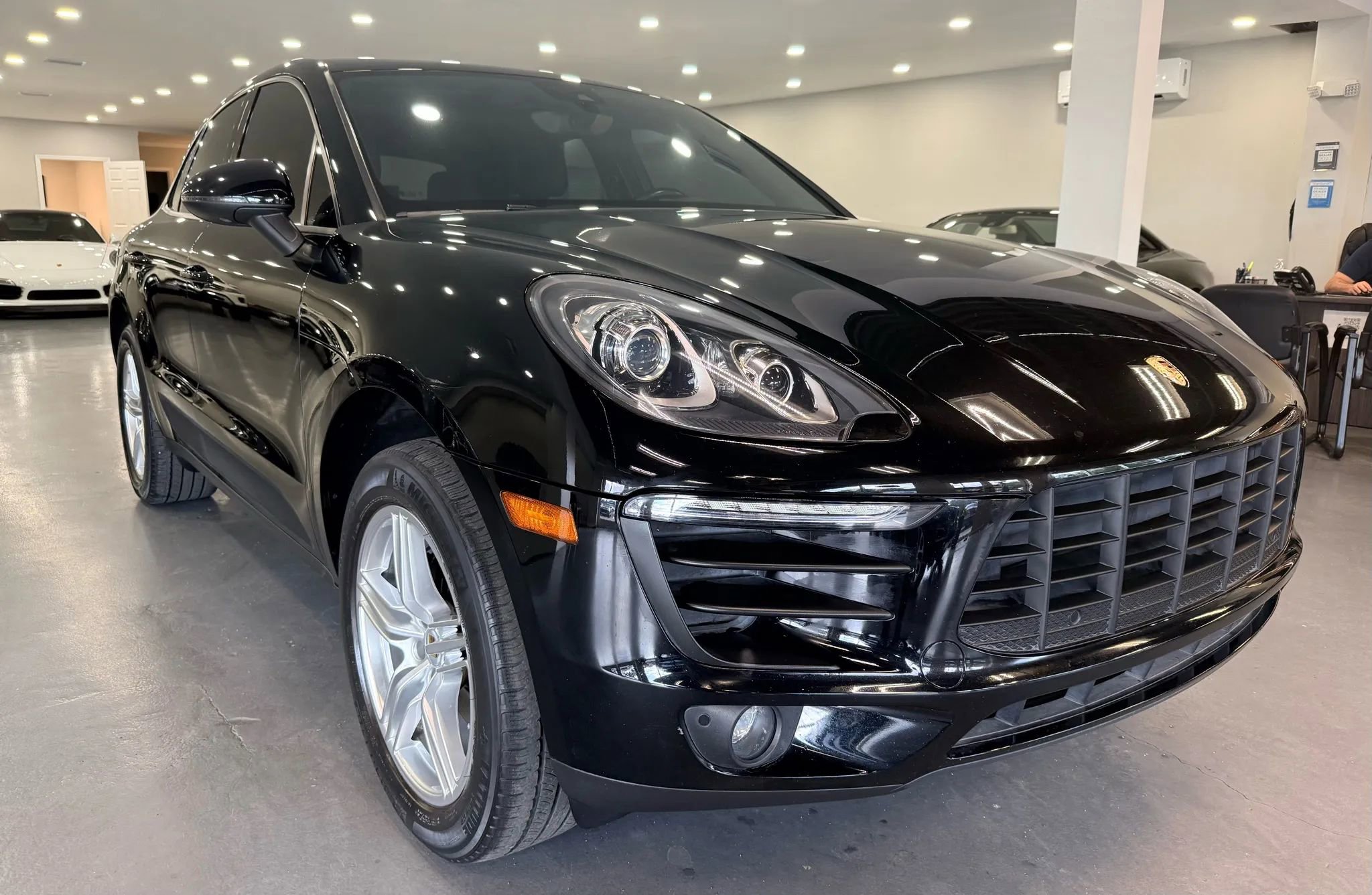 Used 2018 Porsche Macan Sport Edition image 1
