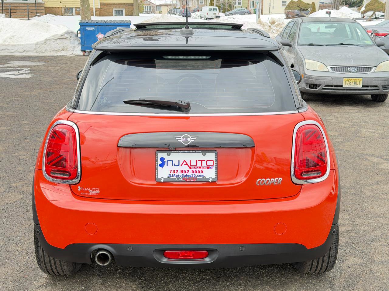 Used 2019 MINI Cooper 2-Door Hardtop w/ Storage Package image 5