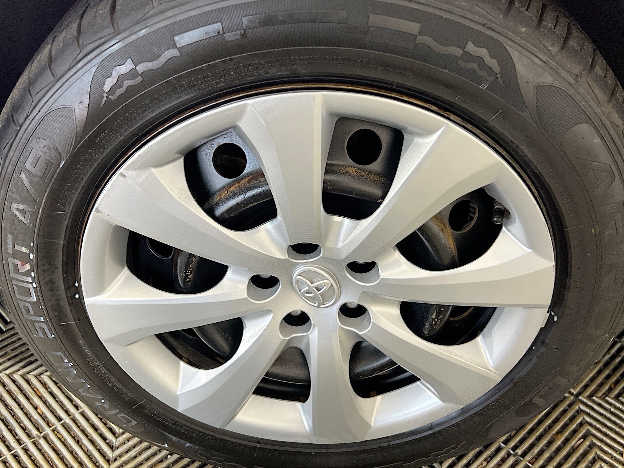 Used 2020 Toyota Corolla LE image 14