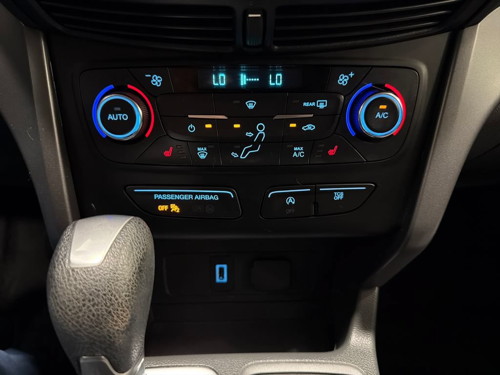 Used 2017 Ford Escape SE w/ Equipment Group 201A AWD/4WD image 8