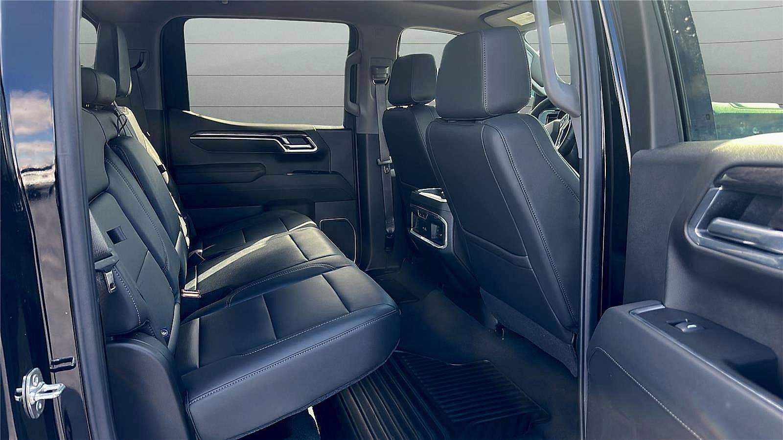 Used 2025 Chevrolet Silverado 1500 LTZ w/ LTZ Convenience Package II image 28