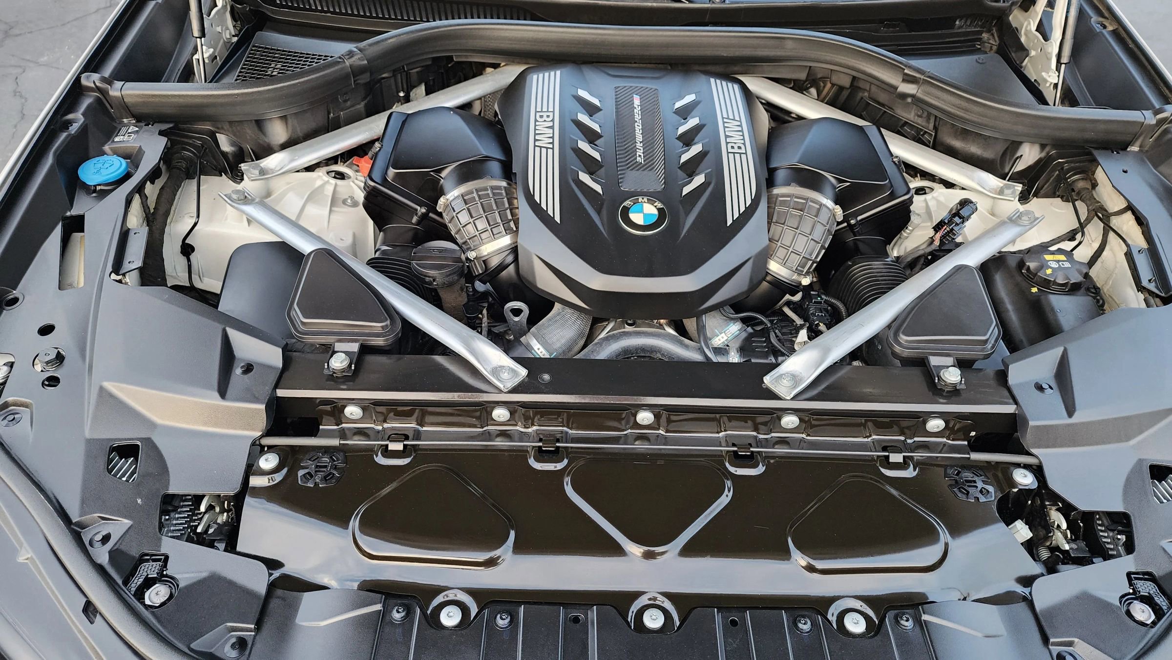 Used 2020 BMW X5 M50i w/ Premium Package image 12