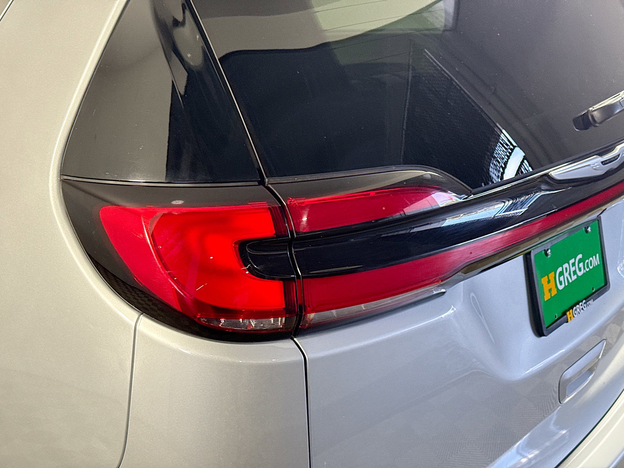 Used 2024 Chrysler Pacifica Touring-L image 34