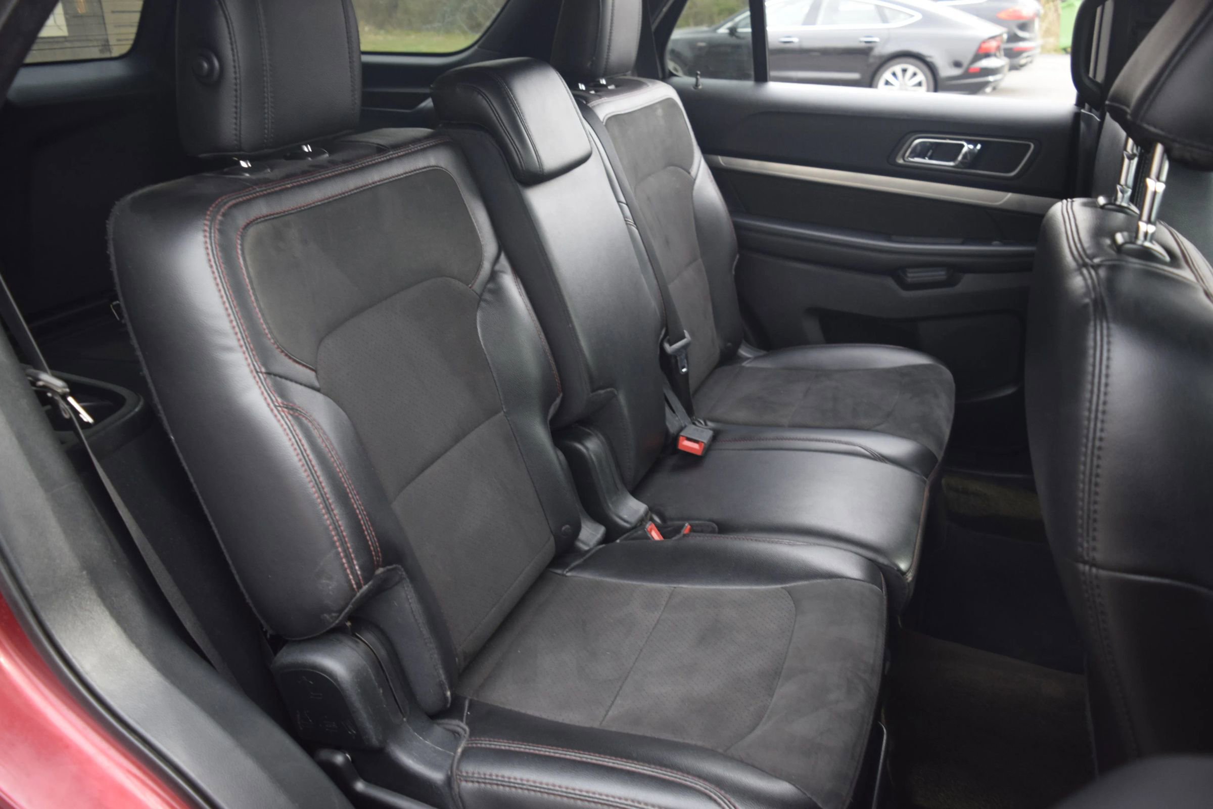 Used 2018 Ford Explorer XLT w/ Equipment Group 202A image 8