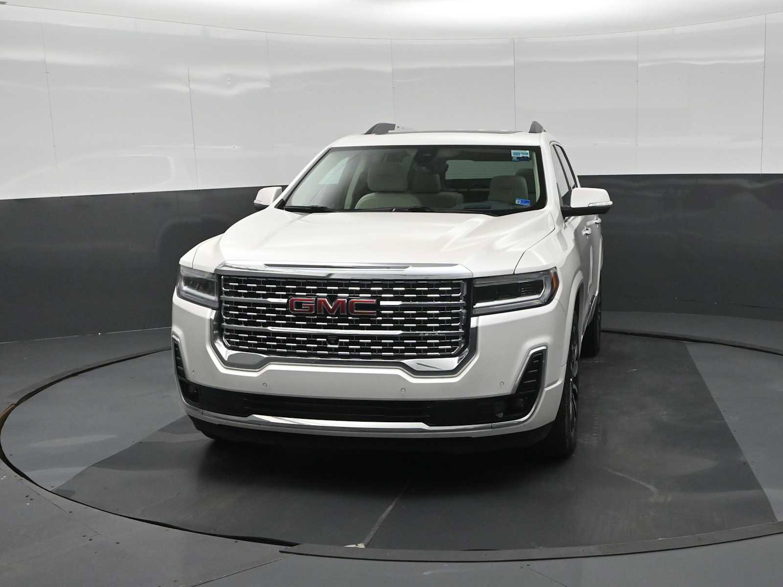 Used 2020 GMC Acadia Denali w/ Technology Package AWD/4WD image 5