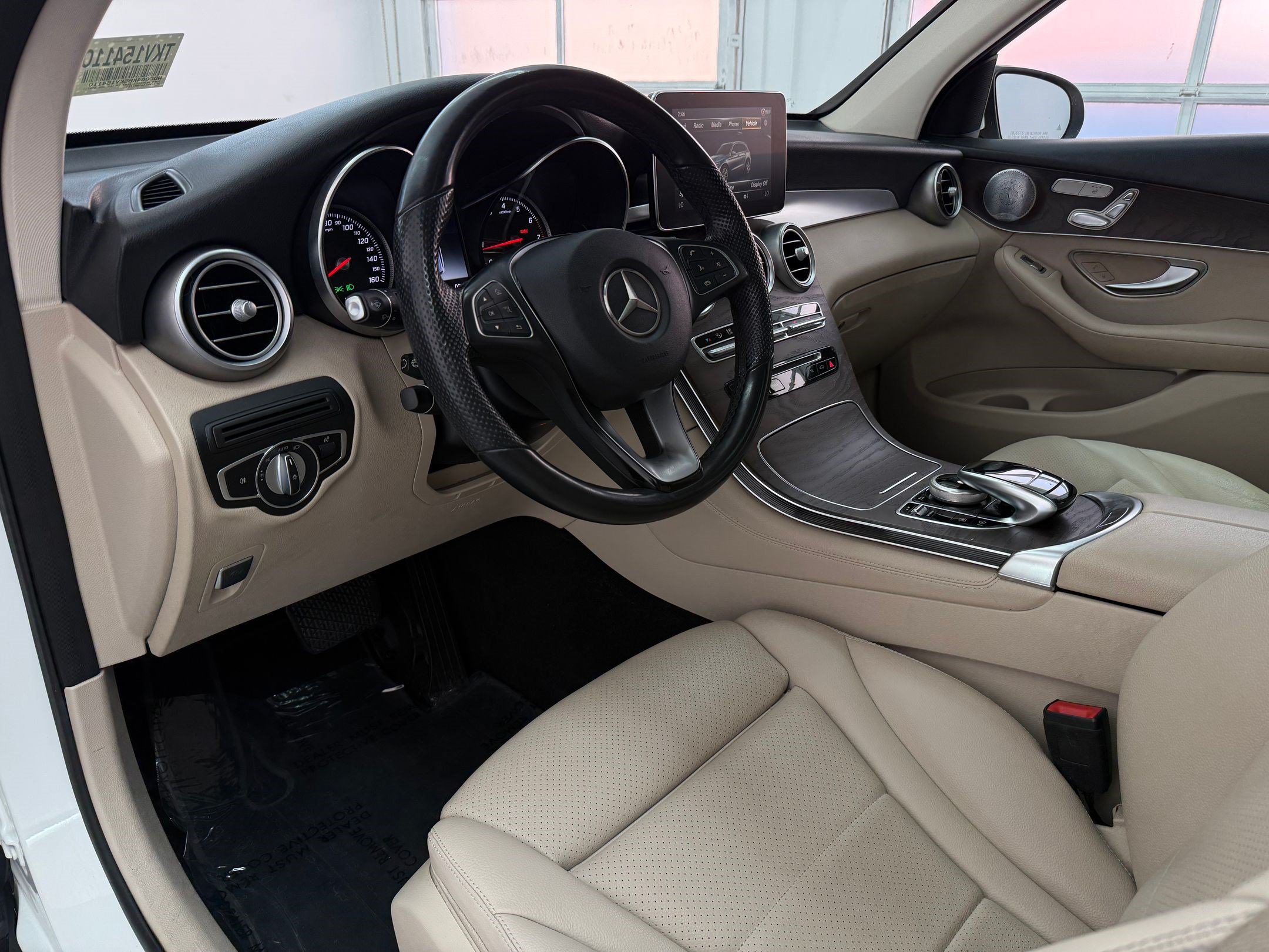 Used 2019 Mercedes-Benz GLC 300 4MATIC image 4